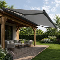 Auvent électrique supérieur à double fonction pour cuisine extérieure et zone de cuisson, offrant une protection solaire et une intimité.