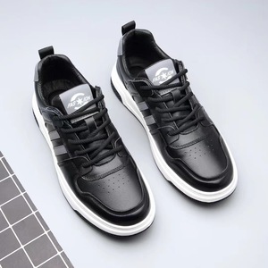 รองเท้าผ้าใบสีขาวสไตล์สปอร์ตแบบสวมใส่สบายสำหรับผู้ชาย หนังแท้ ระบายอากาศได้ดี รุ่นใหม่รับซัมเมอร์ - Product Image 6