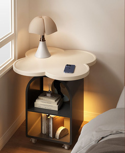 Comodino a Forma di Quadrifoglio con Illuminazione a Sensore di Movimento e Ruote, <span class=keywords><strong>Piano</strong></span> <span class=keywords><strong>in</strong></span> <span class=keywords><strong>Legno</strong></span>, Comodino Mobile - Product Image 1