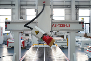 Routeur CNC Syntec 4 axes avec tête pivotante haute portée 180°, ATC, usinage de profilés et de surfaces courbes, machine de gravure à broche unique - Product Image 3