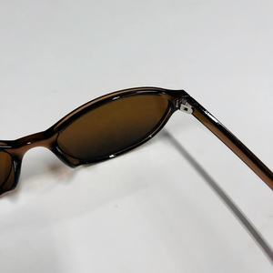 Gafas de Sol Ovaladas Vintage de Material PC con Protección UV400, Certificación CE, Mayor Comodidad y Protección para los Ojos Contra el Reflejo Intenso del Viento y el Agua - Product Image 3