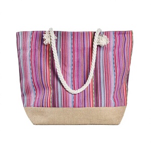 Bolsa de Yute con Estampado Geométrico Natural, Ecológica y Reutilizable, Ideal para Tiendas de Artesanía y Boutiques - Product Image 1