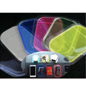 Bymaocar - Alfombrilla antideslizante para coche, 14x8 cm, bandeja adhesiva para consola central, para guardar llaves de teléfono, color verde transparente - Product Image 1