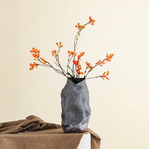 Grand vase rond noir en céramique pour la décoration intérieure, vase rond noir texturé moderne de style farmhouse pour les centres de table - Product Image 3