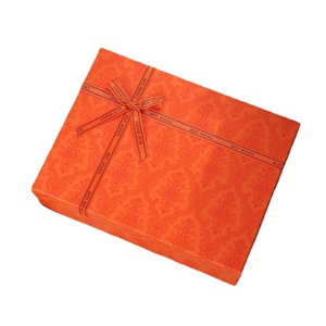 Caja de Regalo Rectangular Grande de Cartón Verde con Tapa y Base con Relieve y Lazo, de Alta Gama, en Stock - Product Image 5