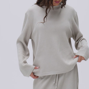 Set Tuta Sportiva Personalizzata in Maglia a Nido d'Ape Traspirante, Felpa con Collo Tondo e Pantaloni Larghi Oversize - Product Image 3