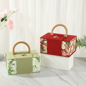 High-End Portable Embossed Rose <strong>Wedding</strong> <strong>Gift</strong> <strong>Box</strong> for Bridesmaids Valentine's Day <strong>Wedding</strong> Candy <strong>Box</strong> for Mid-Autumn Festival <strong>Box</strong> - Product Image 2