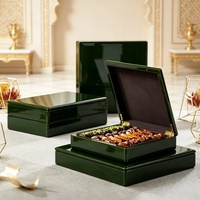 Boîte d'emballage rectangulaire en bois écologique de luxe, faite à la main et personnalisée, pour dattes et chocolats de Ramadan à Dubaï, avec logo estampé à chaud doré