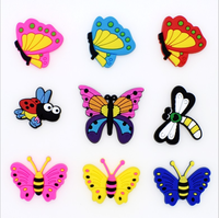 Breloques personnalisées en PVC souple 3D gaufré, motifs lettres, chiffres, animaux, papillons, dessins animés, cœurs, fleurs, pour sandales perforées