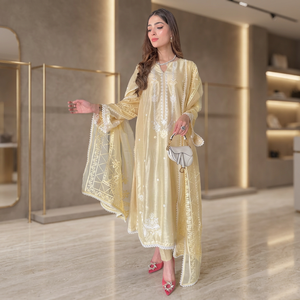 Vestido Elegante de Satén Color Durazno con Bordado Ecológico para Mujer - Product Image 3