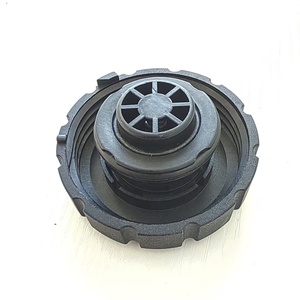 Cette usine produit en série des pièces adaptées au <span class=keywords><strong>bouchon</strong></span> <span class=keywords><strong>de</strong></span> <span class=keywords><strong>radiateur</strong></span> du réservoir <span class=keywords><strong>de</strong></span> liquide <span class=keywords><strong>de</strong></span> refroidissement <span class=keywords><strong>Mercedes</strong></span>, notamment la référence 0005018215. - Product Image 1