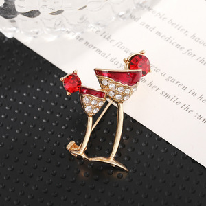 Broche de copa de vino estilo europeo americano, de aleación de zinc roja, accesorio de moda para mujer para fiestas - Product Image 1