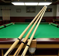 Queue de billard américaine en bois blanc 1/2 noire à quatre pointes, peinte par pulvérisation, double section