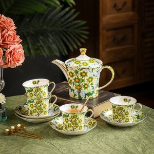 Service à café en céramique vertes fruits, luxe élégant, en porcelaine, pour le thé de l'après-midi, avec tasses, soucoupes et théière, coffret cadeau - Product Image 4