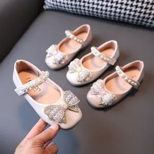 Nouvelles chaussures de printemps et d'automne pour enfants filles, chaussures de princesse à nœud en diamant pour filles, chaussures à semelle souple à gaz étranger