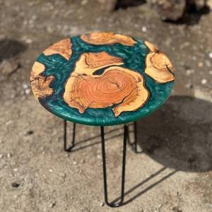 Mesa de Resina Epoxi para Regalo de Aniversario y Cumpleaños, una Adición Duradera y Elegante para Celebrar los Momentos Importantes de la Vida - Product Image 1