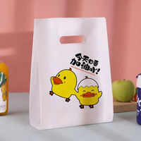 Sac de courses en plastique jetable avec poignée découpée, compatible micro-ondes, impression de logo personnalisé, sac cadeau givré pour restaurant et café