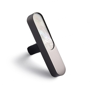 คลิปหนีบปรับอากาศในรถยนต์ ผลิตจากโลหะผสมสังกะสีคุณภาพสูง พร้อมน้ำหอมปรับอากาศในรถยนต์ - Product Image 2