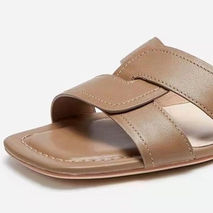 Nuove Ciabatte Estive da <span class=keywords><strong>Donna</strong></span> di Tendenza Comode Leggere e Casual con Elegante Design a Fascia Unica e Punta Quadrata Aperta - Product Image 2