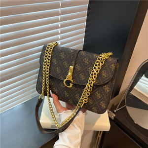 Bolso bandolera Chain <span class=keywords><strong>Guess</strong></span> <span class=keywords><strong>con</strong></span> diseño clásico de monograma, un bolso cruzado versátil. - Product Image 4