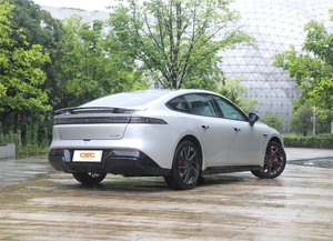 Velocidad Máxima y Comodidad Familiar: SUV Eléctrico Híbrido 2024 - Product Image 6