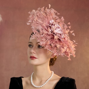 Chapeau élégant à large bord en forme de dôme pour les goûters et <span class=keywords><strong>la</strong></span> Saint-Valentin, orné de plumes artificielles, bandeau décoratif - Product Image 4
