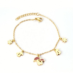 เครื่องประดับแฟชั่นขายดี สร้อยข้อมือสแตนเลสชุบทอง 18K สำหรับสาวๆ ดีไซน์โซ่เชื่อมต่อ ประดับจี้รูปเห็ดเคลือบสี - Product Image 1