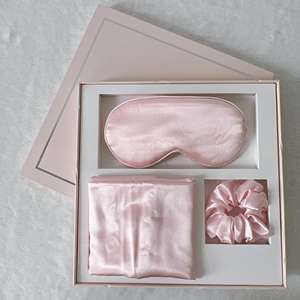 Coffret cadeau <span class=keywords><strong>Masque</strong></span> de sommeil en soie Taie d'oreiller Ensemble d'anneaux de cheveux Coffret cadeau de trois pièces Cadeau de compagnon de mariage Vente en gros - Product Image 4