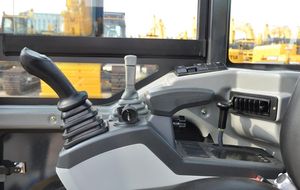 Miniexcavadora Hidráulica SHANTUI SE18SR de Alto Rendimiento con PLC y Motor de Alta Potencia de Excavación, Certificación CE, ISO y EPA - Product Image 6