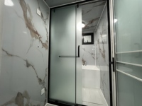 Maison modulaire mobile en acier préfabriqué de style moderne, 40 pieds, extensible, avec terrasse