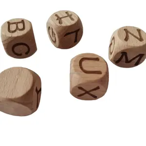 20mm grabado láser números letras dados de madera de haya dados de juego de madera sólida juego de dados personalizado