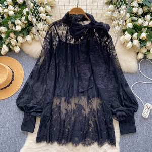 Top in Pizzo Trasparente <span class=keywords><strong>con</strong></span> Maniche a Lanterna e Allacciatura a <span class=keywords><strong>Fiocco</strong></span>, <span class=keywords><strong>con</strong></span> Canotta Halter Abbinata, Elegante per Donne e Signore - Product Image 2