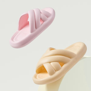 Sandalias de plataforma EVA cálidas de invierno para mujer con correa cruzada, antideslizantes, con puntera de acero y suela gruesa, tipo zueco y pantufla para piscina y baño - Product Image 3