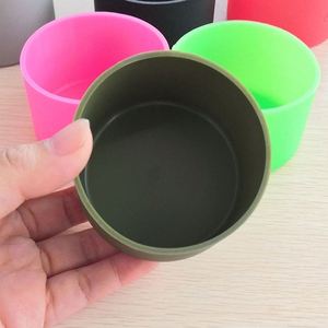 Manchon de tasse en silicone antidérapant, design isolant thermique et absorbant les chocs pour tasses en céramique - Product Image 4