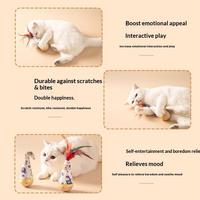 Jouet interactif pour chat en bois de hêtre naturel avec plume colorée, résistant aux morsures, pour le jeu autonome du chat