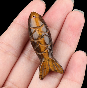 Colgante de Pez Pequeño Tridimensional Tallado en Piedra Semipreciosa de Cristal Natural, Ojo de Tigre, Estilo Vintage Jinhua, Novedad Transfronteriza - Product Image 5