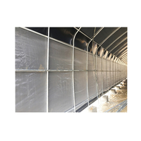 Grande serre tunnel à toit gothique à simple travée, structure en acier galvanisé de haute qualité, film PE protégé contre les UV pour culture commerciale