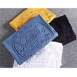 Camiseta FLOWORA Atomic para Hombre con Logotipo en Relieve, Diseño Casual con Letras en la Parte Delantera, Opciones Multicolor - Product Image 1