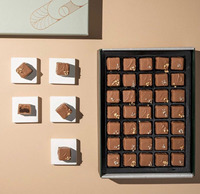 Boîte d'emballage de chocolat doré de noël écologique de luxe gaufrage pour gâteau boulangerie beignet Hotdog restauration sushi ruban diviseur