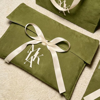 Pochette en velours suédé avec fermeture à rabat et logo personnalisé, sac d'emballage pour t-shirt, sac cadeau de luxe, enveloppe d'emballage pour perruque, sac anti-poussière en velours