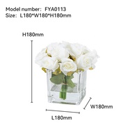 Meja Kopi Buatan Tangan dengan Rangkaian Bunga Buatan Mawar Kecil, Peony, dan Hydrangea dalam Vas Kaca untuk Hari Valentine