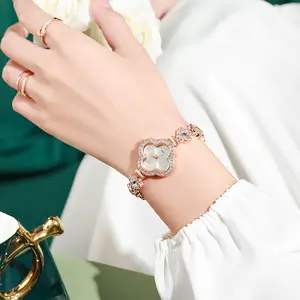 Manufacturers wholesale hot sale fashion four-leaf clover bracelet quartz watch emerald ladies bracelet watch