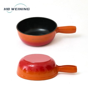 Casserole en fonte émaillée de 2,5 litres avec une seule poignée pour la préparation de la nourriture pour bébé, la fonte du beurre et la préparation de sauces, compatible <span class=keywords><strong>induction</strong></span> et four - Product Image 1