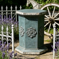 Colonne décorative de jardin vintage en résine verte irrégulière, peinte à la main, avec motif floral en relief, support pour plantes de patio, résistant aux intempéries