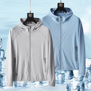 เสื้อแจ็คเก็ตกันแดดสะท้อนแสงปี 2025 พร้อมโลโก้แบบกำหนดเอง เสื้อคลุมคู่รักแบบมีฮู้ดผ้าไหมน้ำแข็งสำหรับเล่นกีฬากลางแจ้ง เสื้อผ้าฤดูร้อนเย็นสบาย - Product Image 1