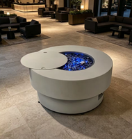 Grande table de foyer circulaire au gaz, construction métallique de qualité supérieure pour l'utilisation en extérieur dans les jardins et les cours.