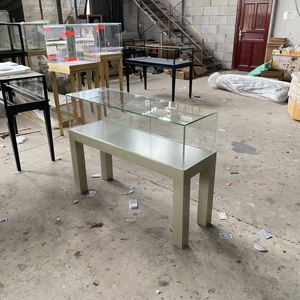 Tùy chỉnh sang trọng siêu trắng Tempered Glass trang sức hiển thị tủ LED chiếu sáng cho trung tâm mua sắm cửa hàng trưng bày thân thiện với môi - Product Image 6