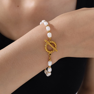 Ensemble collier et bracelet en perles d'eau douce, plaqué or 18 carats, acier inoxydable, bijoux de fête pour femmes, design irrégulier - Product Image 3