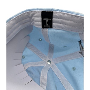 Casquettes de baseball écologiques et durables en toile de plastique recyclé RPET, brodées, non structurées, à visière pré-courbée, avec fermeture snapback - Product Image 4