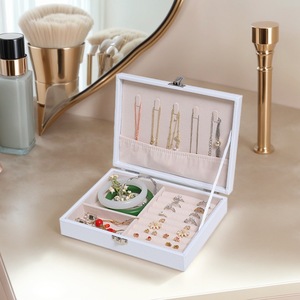 <span class=keywords><strong>Caja</strong></span> <span class=keywords><strong>de</strong></span> joyería pequeña, superventas y famosa en internet, <span class=keywords><strong>de</strong></span> una sola capa, portátil, <span class=keywords><strong>de</strong></span> cuero, para guardar anillos, pendientes y accesorios. - Product Image 2